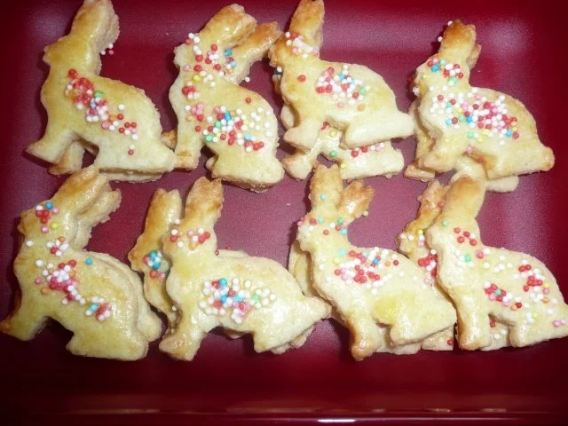 Rezept: Osterhasen , Blümchen = Deko für den Osterkuchen Bild Nr. 7 Osterhasen , Blümchen = Deko für den Osterkuchen - Rezept - Bild Nr. 7