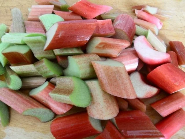 Rezept: Rhabarber-Tarte-Tatin mit Vanille-Eis Bild Nr. 2 Rhabarber-Tarte-Tatin mit Vanille-Eis - Rezept - Bild Nr. 2