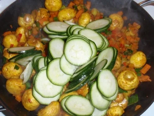 Champignon-Gemüse-Pfanne mit Basmati-Duftreis - Rezept - Bild Nr. 5