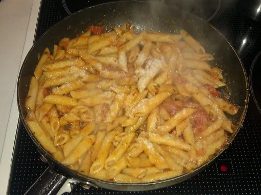 Rigatoni mit Tomatensauce - Schnell, einfach, lecker : - Rezept - Bild Nr. 3