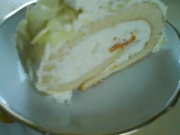 Mandarinen-Mandelbiskuitrolle mit Mangocremefüllung - Rezept - Bild Nr. 2