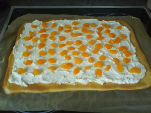 Mandarinen-Mandelbiskuitrolle mit Mangocremefüllung - Rezept - Bild Nr. 5