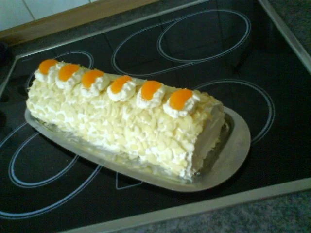 Mandarinen-Mandelbiskuitrolle mit Mangocremefüllung - Rezept - Bild Nr. 8