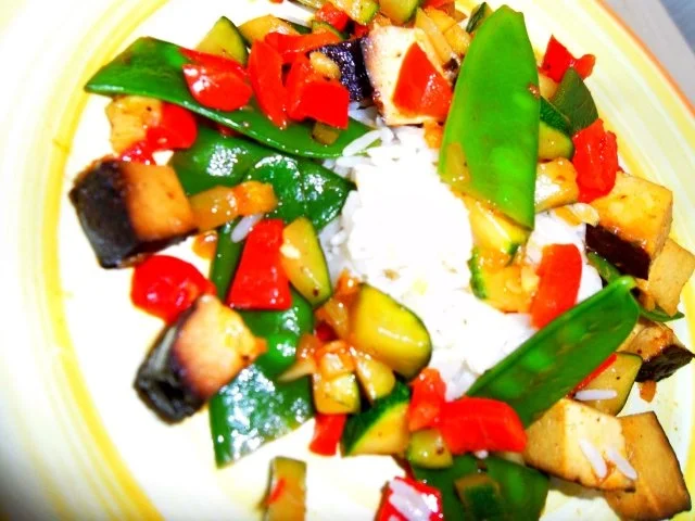 Buntes Wok-Gemüse mit Räuchertofu; dazu Reis - Rezept - Bild Nr. 6