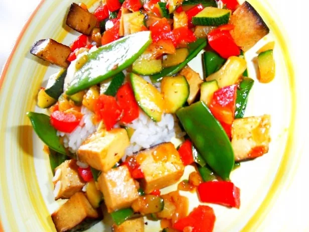 Buntes Wok-Gemüse mit Räuchertofu; dazu Reis - Rezept - Bild Nr. 7