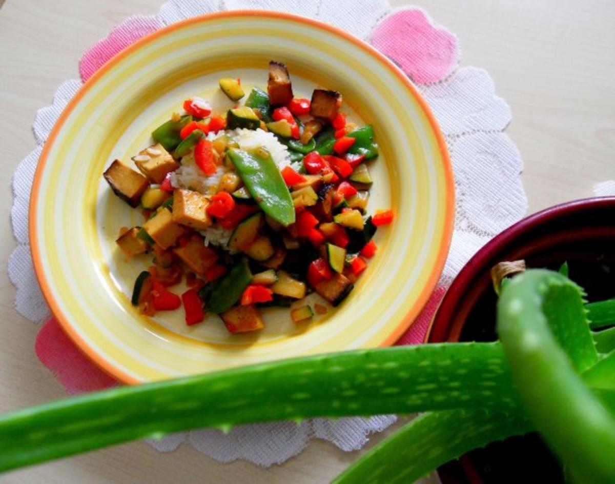 Buntes Wok-Gemüse mit Räuchertofu; dazu Reis - Rezept - Bild Nr. 8