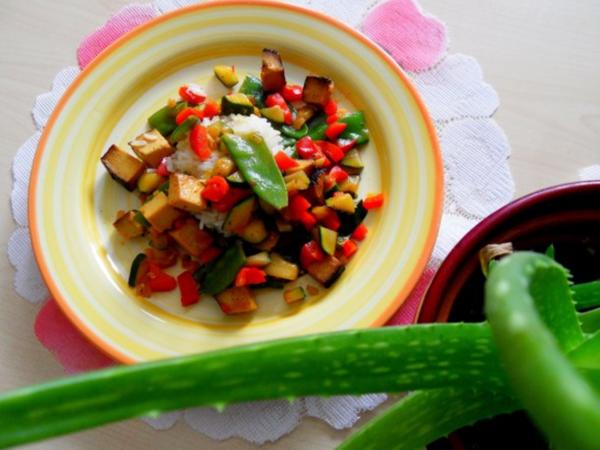 Buntes Wok Gemüse mit Räuchertofu dazu Reis - schnell &amp; einfach - von Miez