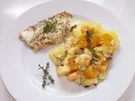Rezept: Wildlachsfilets mit Kürbis-Kartoffel-Auflauf in Thymiansahne Wildlachsfilets mit Kürbis-Kartoffel-Auflauf in Thymiansahne - Rezept