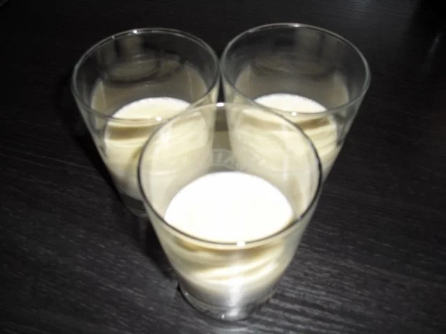 Rezept: Rhabarberkompott auf Sahnecreme Bild Nr. 2 Rhabarberkompott auf Sahnecreme - Rezept - Bild Nr. 2