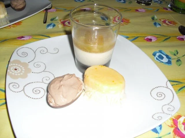 Rezept: Rhabarberkompott auf Sahnecreme Bild Nr. 3 Rhabarberkompott auf Sahnecreme - Rezept - Bild Nr. 3