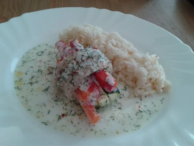 Rezept: Fisch-Röllchen an Chili-Reis und Dill-Soße Fisch-Röllchen an Chili-Reis und Dill-Soße - Rezept