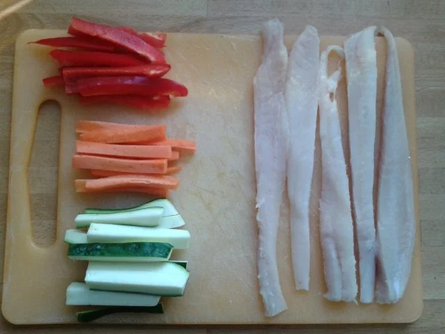 Rezept: Fisch-Röllchen an Chili-Reis und Dill-Soße Bild Nr. 2 Fisch-Röllchen an Chili-Reis und Dill-Soße - Rezept - Bild Nr. 2