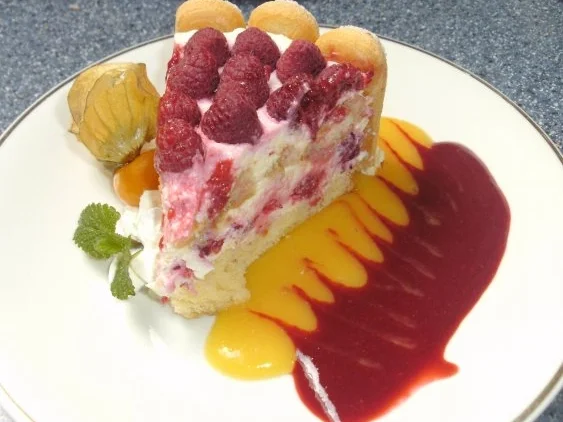 Rezept: Himbeer-Charlotte Bild Nr. 2 Himbeer-Charlotte - Rezept - Bild Nr. 2