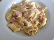 Tortellinis in Käse Sahne Soße - Rezept