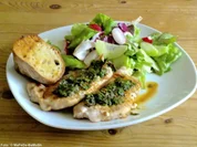 Kräuter-Steaks auf buntem Frühlings-Salat - Rezept