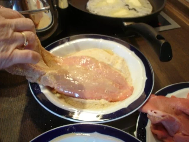 Kalbschnitzel mit Spargelspitzen und neuen Kartoffeln als Kartoffelpilze - Rezept - Bild Nr. 11