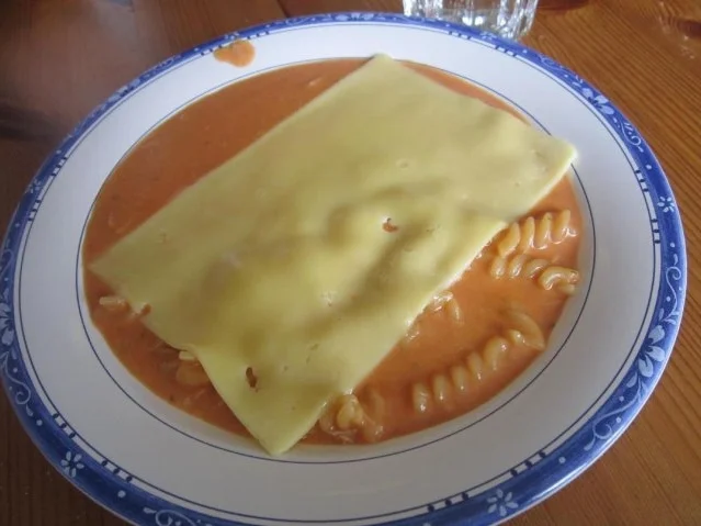 Rezept: Nudeln mit Thunfisch - Tomaten - Sahne Soße Nudeln mit Thunfisch - Tomaten - Sahne Soße - Rezept