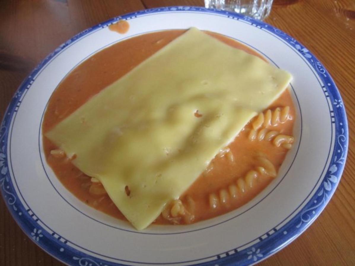 Nudeln mit Thunfisch Tomaten Sahne Soße - schnell &amp; einfach - 204 kcal/100g