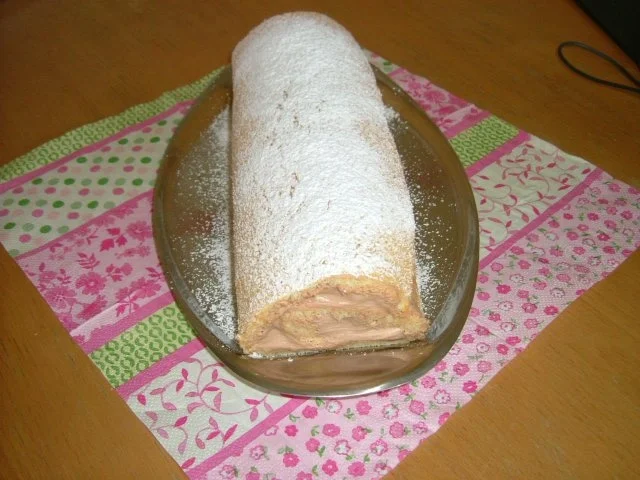 Biskuitrolle Sahnerolle mit Ü-Eier - Rezept - Bild Nr. 2