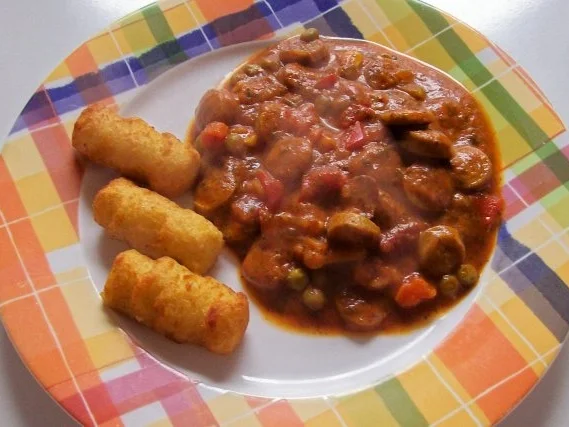 Rezept: Wurst-Gemüsepfanne mit Tomaten-Soße Wurst-Gemüsepfanne mit Tomaten-Soße - Rezept