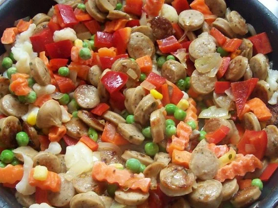 Rezept: Wurst-Gemüsepfanne mit Tomaten-Soße Bild Nr. 3 Wurst-Gemüsepfanne mit Tomaten-Soße - Rezept - Bild Nr. 3