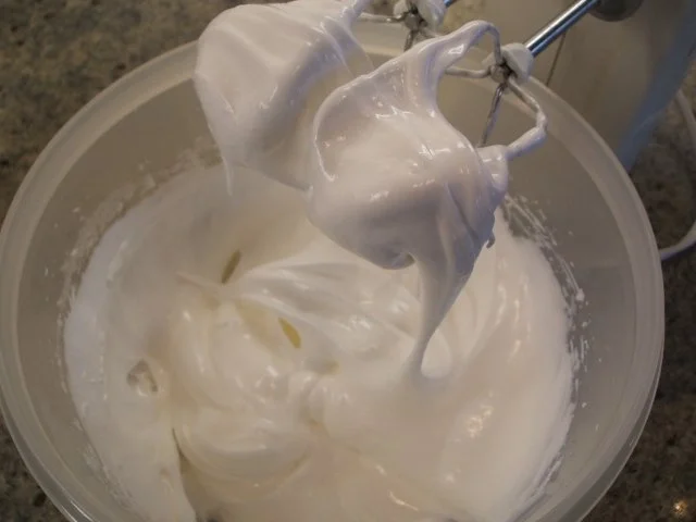 Backen: Baiser-Decke für Obstkuchen - Rezept - Bild Nr. 2