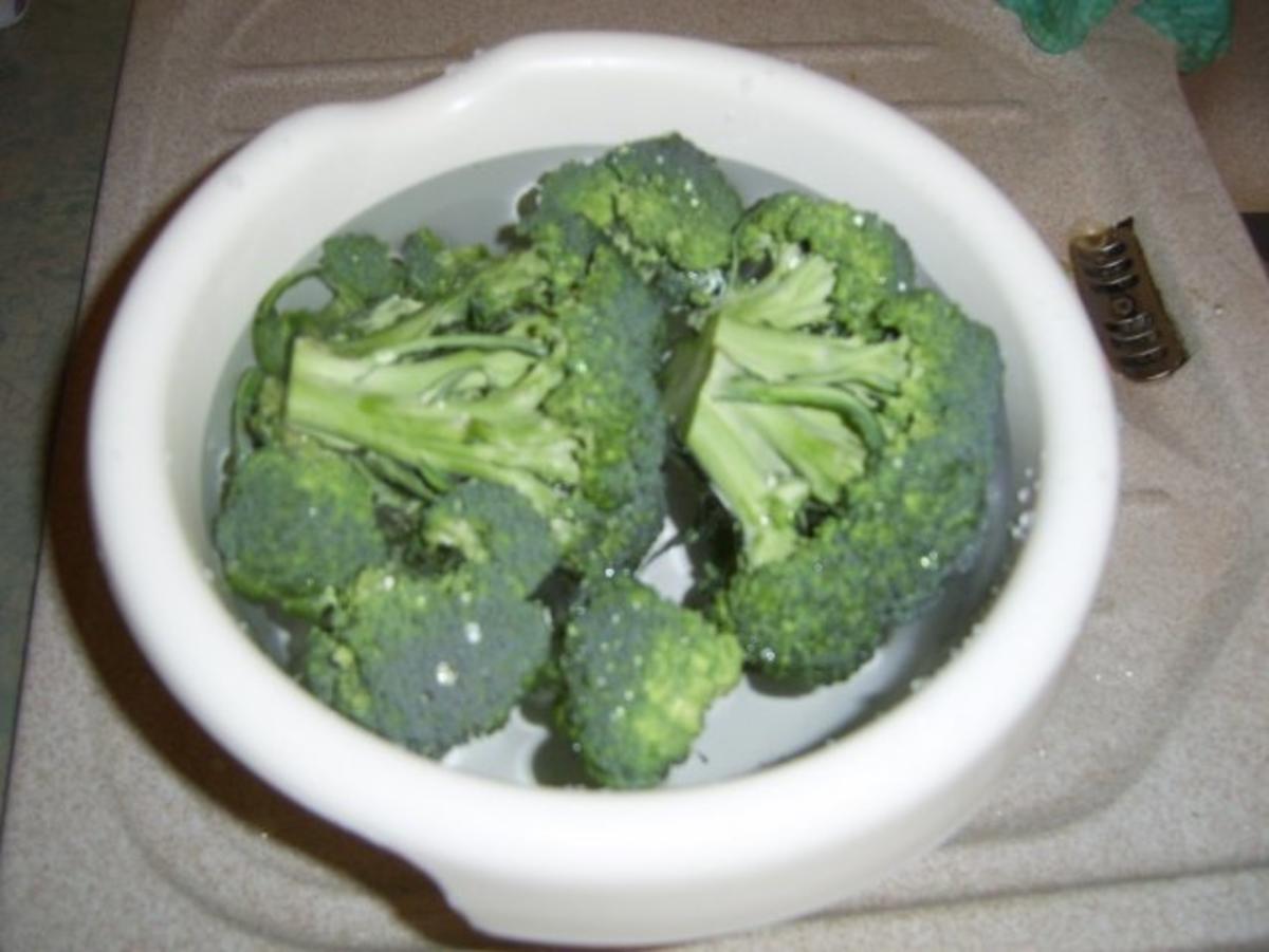 Broccolicremsuppe mit Gemüsekonfetti - Rezept - Bild Nr. 3