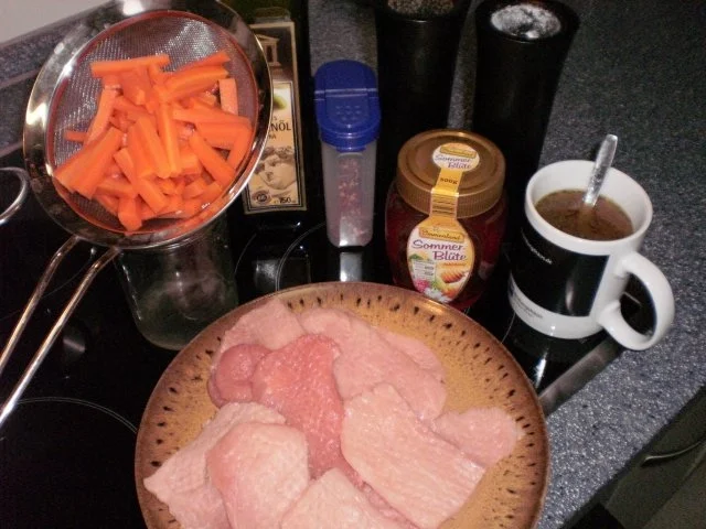 Scharfes Honig-Schnitzel mit Möhrengemüse - Rezept - Bild Nr. 2