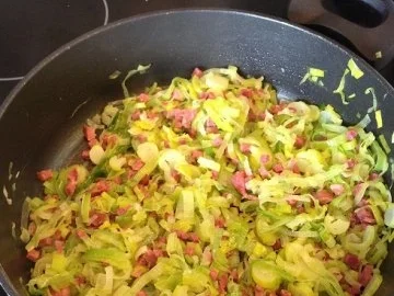 Rezept: Käse-Schinken-Ecken Bild Nr. 2 Käse-Schinken-Ecken - Rezept - Bild Nr. 2