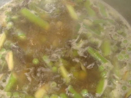 Suppentopf mit Huhn und grünem Spargel - Rezept - Bild Nr. 4