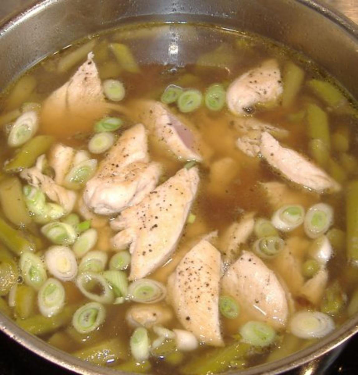 Suppentopf mit Huhn und grünem Spargel - Rezept - Bild Nr. 5