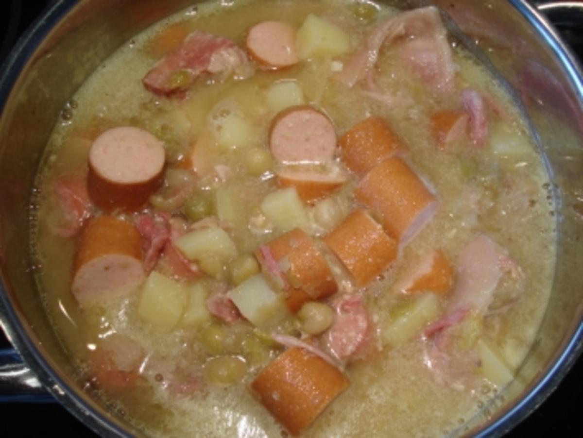 Deftiger Erbseneintopf