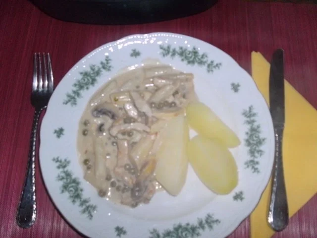 Rezept: Hühnerfrikasse vom Feinsten Hühnerfrikasse vom Feinsten - Rezept