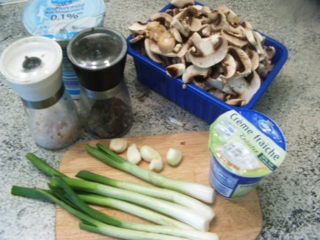 Rezept: Champignon-Knoblauch-Töpfchen Bild Nr. 2 Champignon-Knoblauch-Töpfchen - Rezept - Bild Nr. 2