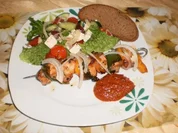 Fleischspieße mit würzigem Paprikadip - Rezept