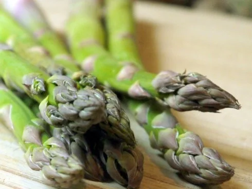 Rezept: Salat mit grünem Spargel und Geflügelleber Bild Nr. 3 Salat mit grünem Spargel und Geflügelleber - Rezept - Bild Nr. 3