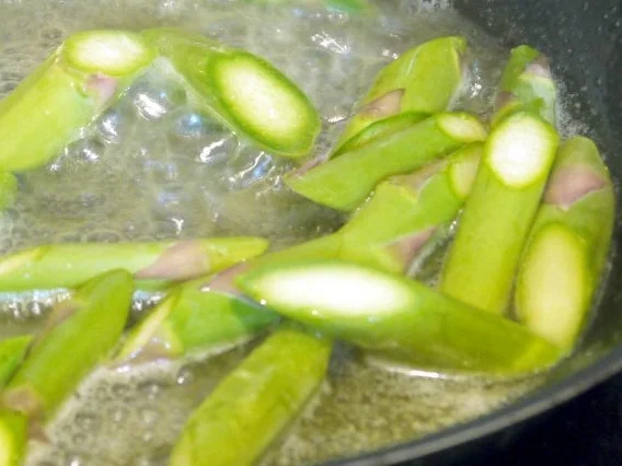 Rezept: Salat mit grünem Spargel und Geflügelleber Bild Nr. 9 Salat mit grünem Spargel und Geflügelleber - Rezept - Bild Nr. 9