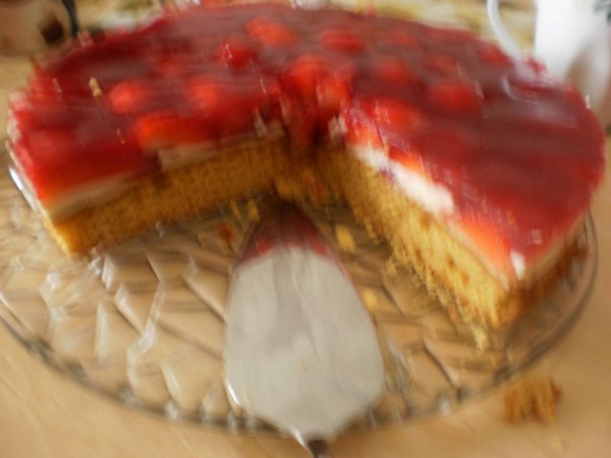 Bilder für Erdbeer-Möhren-Kuchen Rezept