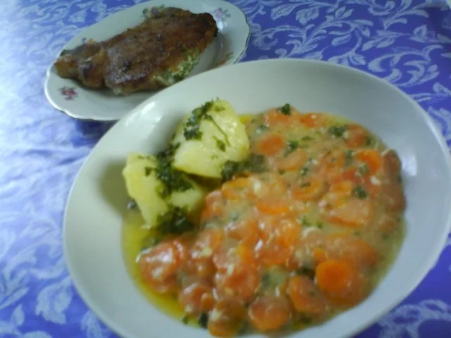 Kotelett's in knuspriger Nusspanade mit Kräuterkäsefüllung und Petersilienkartoffeln - Rezept