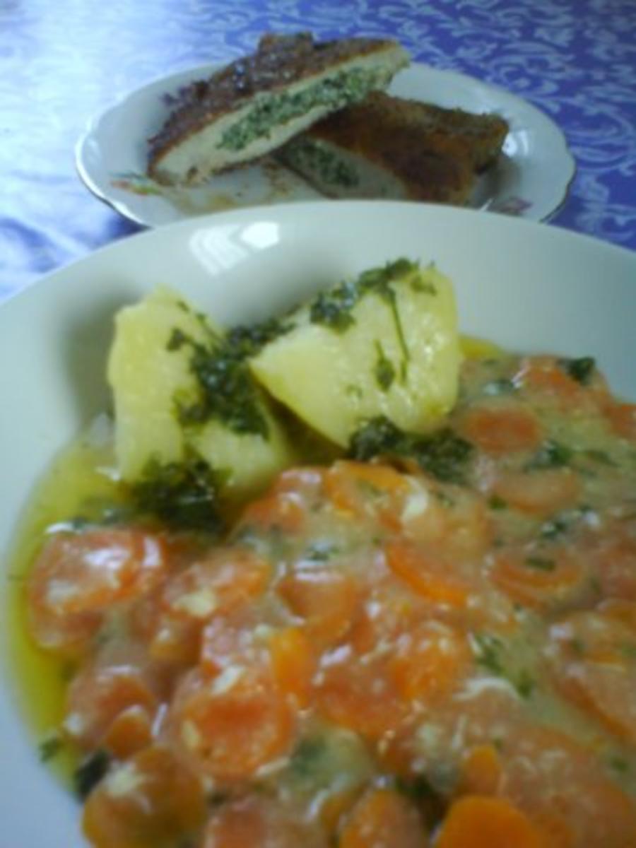 Kotelett's in knuspriger Nusspanade mit Kräuterkäsefüllung und Petersilienkartoffeln - Rezept - Bild Nr. 2