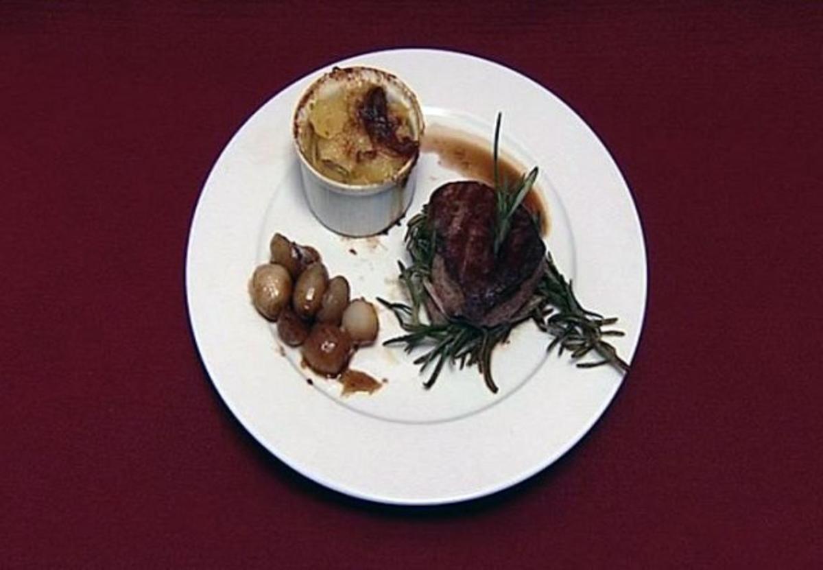 Bilder für Rosmarin-Filet mit Schalotten und Trüffelgratin (Paul Jahnke) - Rezept