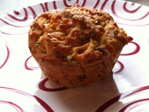 Rezept: Herzhafte Schinken-, Käse- , Zwiebelmuffins/brot Herzhafte Schinken-, Käse- , Zwiebelmuffins/brot - Rezept