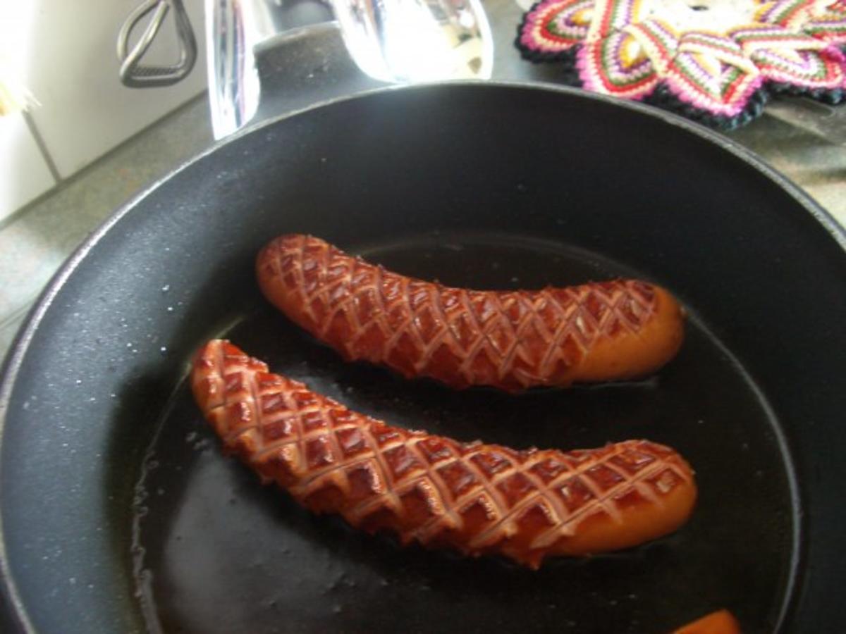 lauwarmer Kartoffelsalat mit gebratener Schinkenbockwurst - Rezept ...