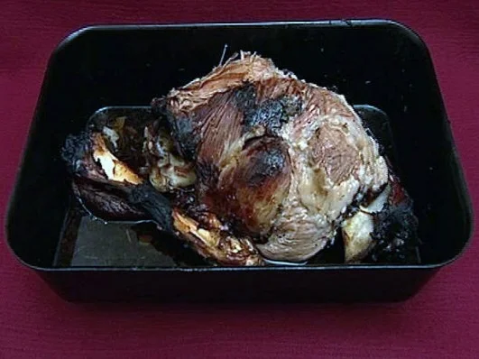 Rezept: Lammbein in Rotwein, dazu Couscous-Salat mit Ananas und Koriander (Florian Fitz) Lammbein in Rotwein, dazu Couscous-Salat mit Ananas und Koriander (Florian Fitz) - Rezept