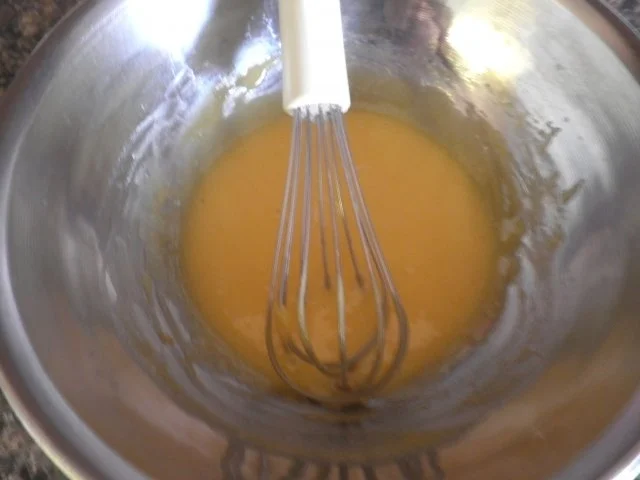 Geeiste Chili - Schokoladen - Mousse mit Basilikum - Erdbeeren - Rezept - Bild Nr. 4