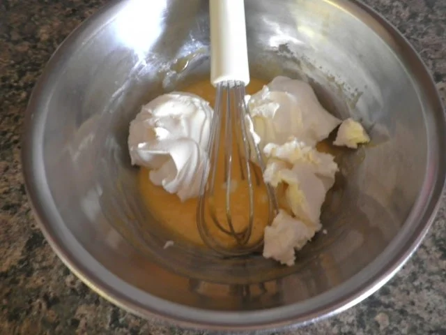 Geeiste Chili - Schokoladen - Mousse mit Basilikum - Erdbeeren - Rezept - Bild Nr. 5