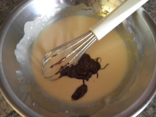 Geeiste Chili - Schokoladen - Mousse mit Basilikum - Erdbeeren - Rezept - Bild Nr. 6