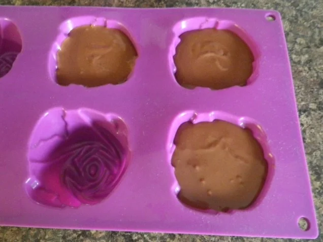 Geeiste Chili - Schokoladen - Mousse mit Basilikum - Erdbeeren - Rezept - Bild Nr. 8