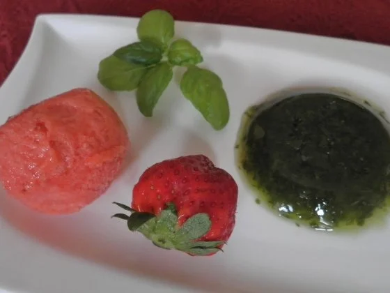 Cremiges Erdbeersorbet zu Basilikum - Gelee - Rezept - Bild Nr. 2