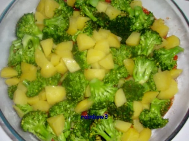 Auflauf: Broccoli-Kartoffel-Auflauf mit Tomatensugo - Rezept - Bild Nr. 3